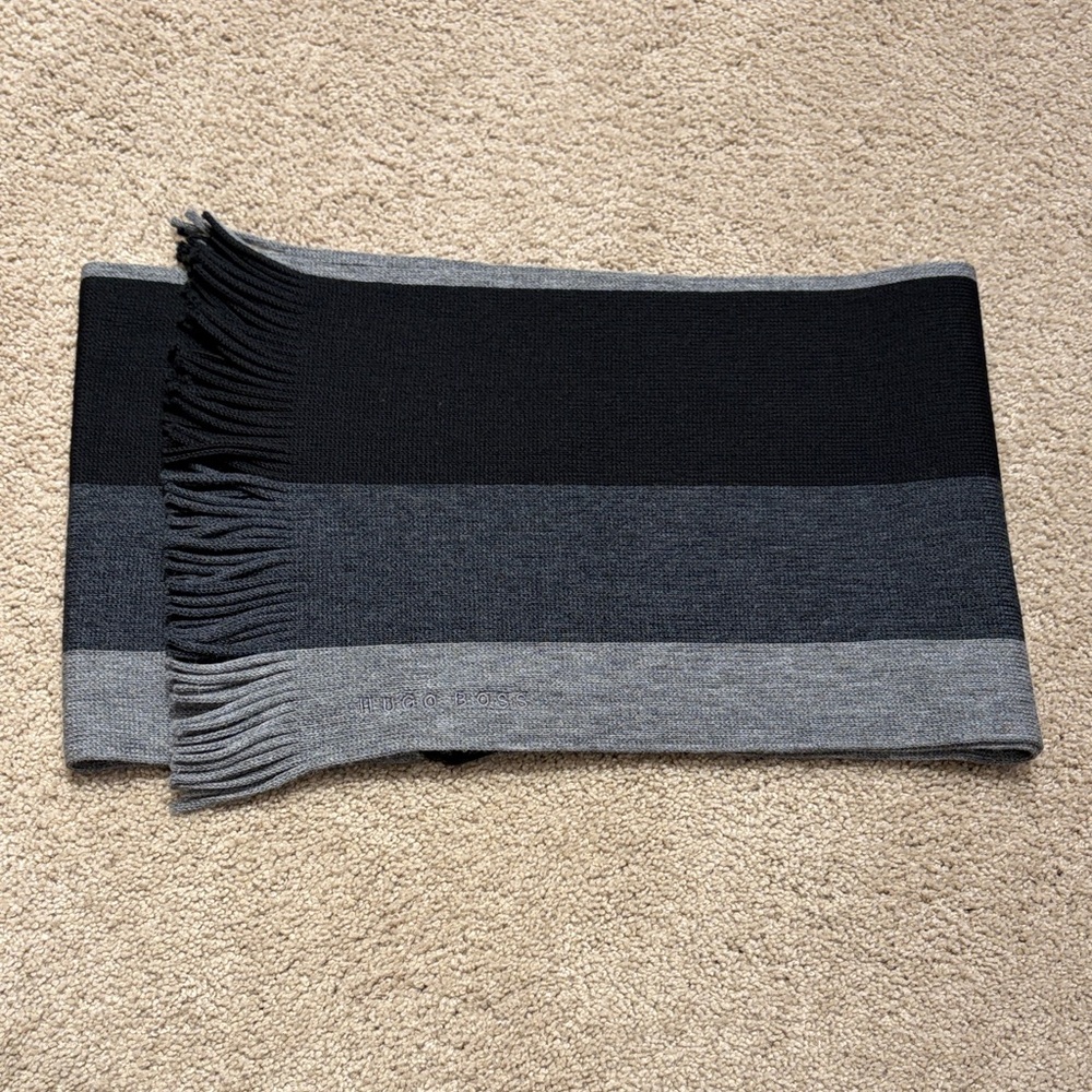Hugo Boss Men's Black and Gray Wool Scarf